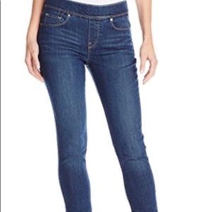 Final sale Levi’s perfectly slimming pull on 29/8